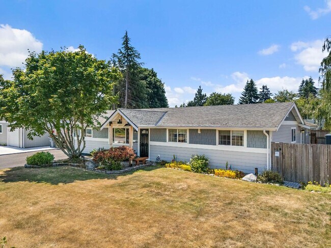 Building Photo - Beautiful Steilacoom Home with Private ADU, Covered Patio, Bonus Gym & A/C!