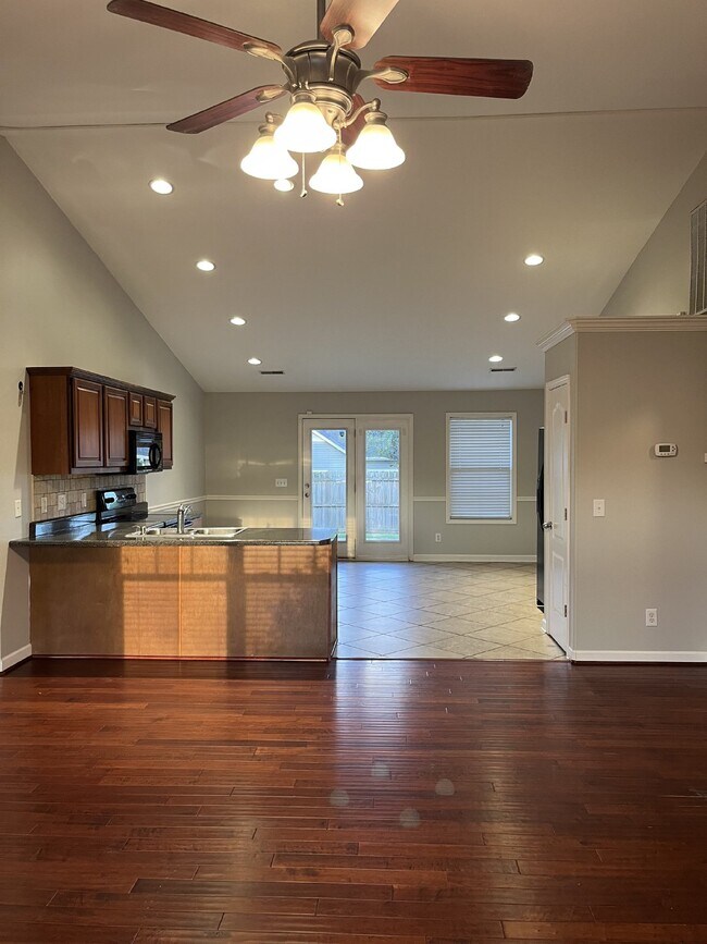 Building Photo - 5004 Pelican Ct