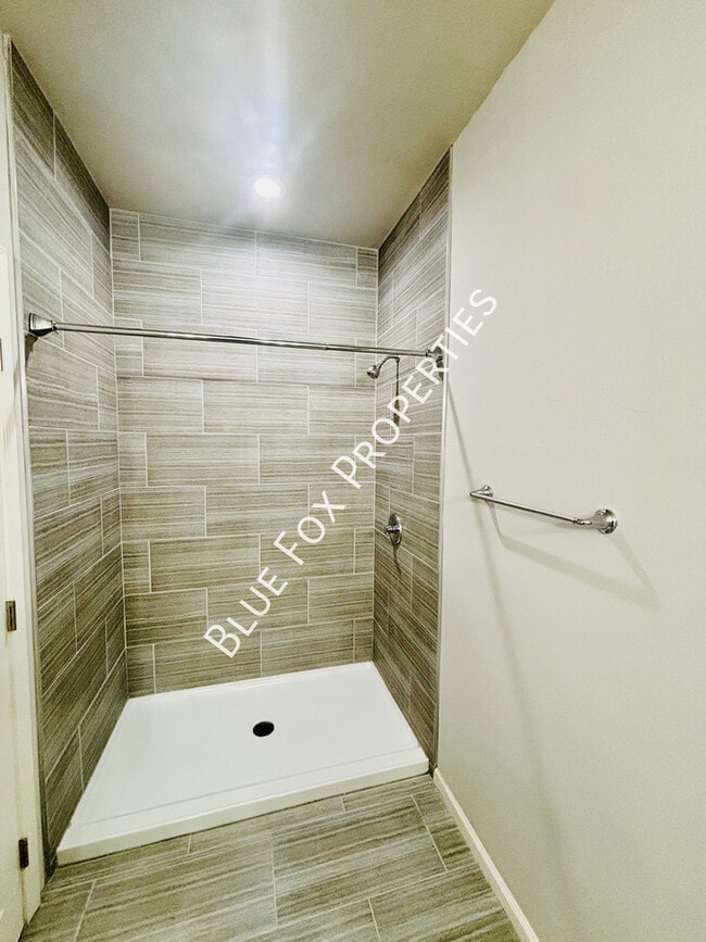 Building Photo - 149 E Stone Ct