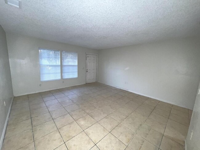 Building Photo - 1087 Old S Dr