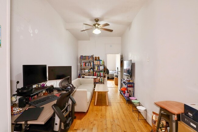 Building Photo - 521 Willow Ave