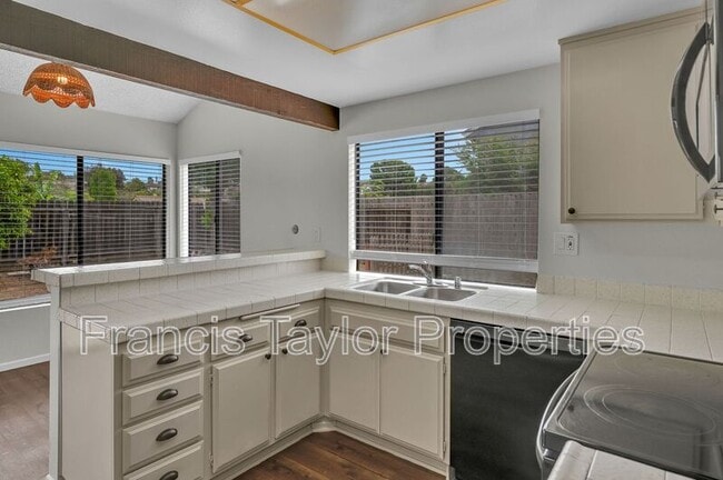 Building Photo - 929 Mulberry Dr