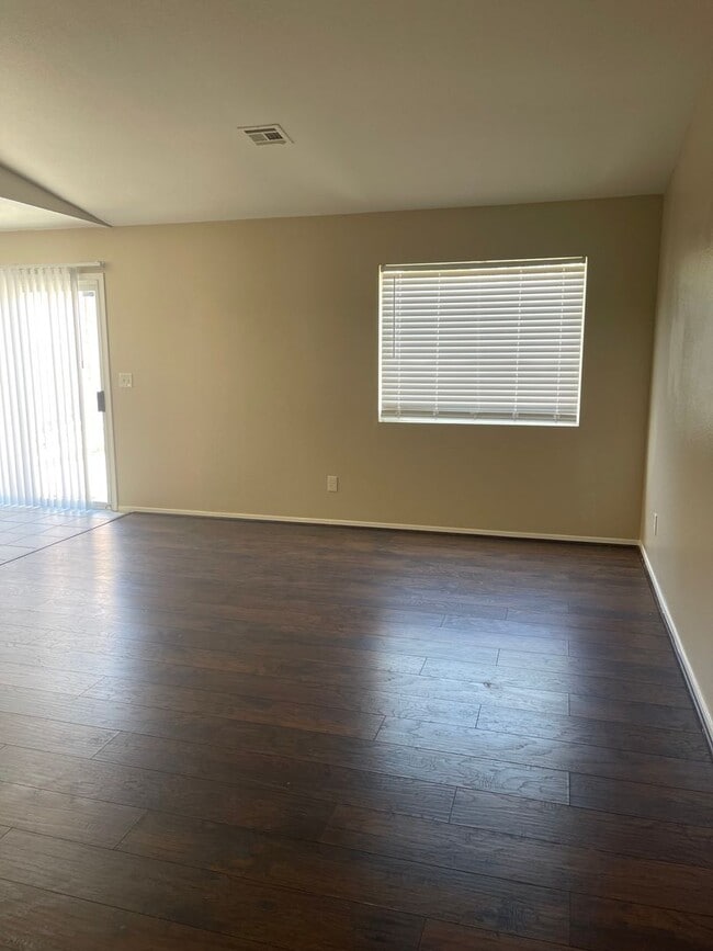 Building Photo - 3026 Honeysuckle Ave