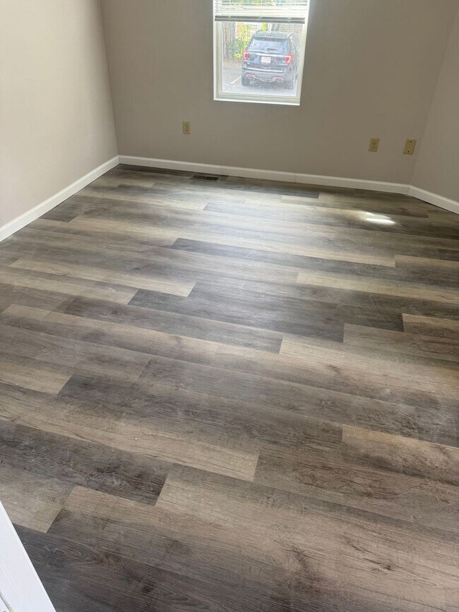 Building Photo - Modern 2 bedroom with office in West Sprin...