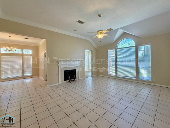 Building Photo - 1307 Adobe Run