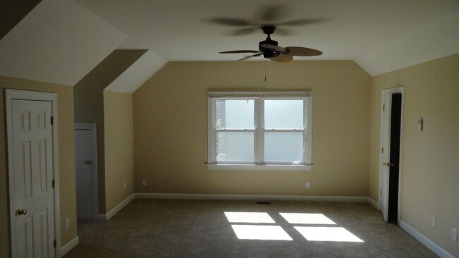 Building Photo - Beautiful home in Seaford