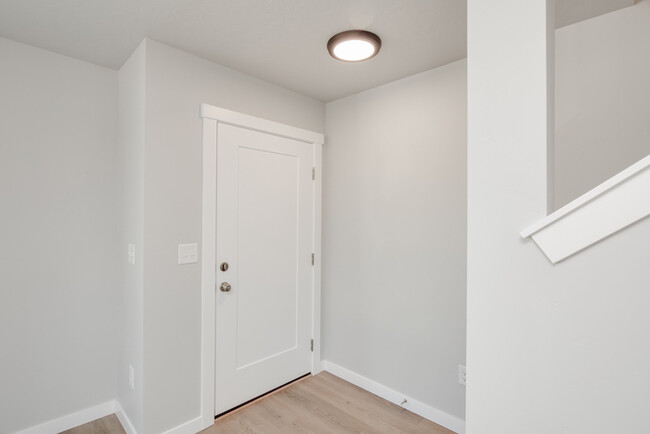 Building Photo - Brand New Townhome!