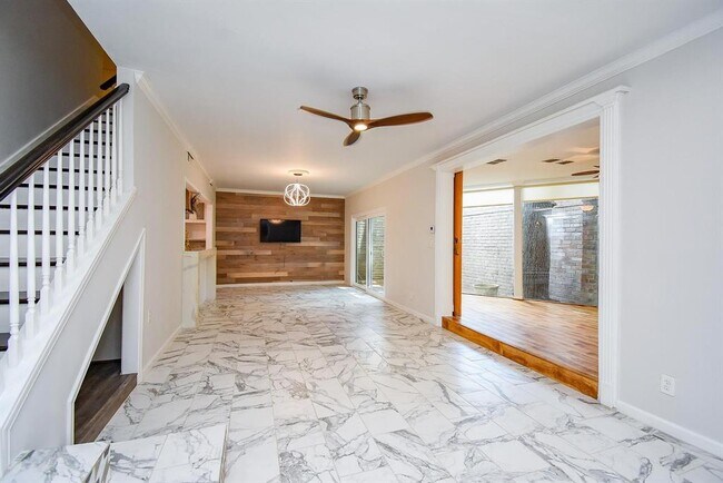 Building Photo - 201 Vanderpool Ln