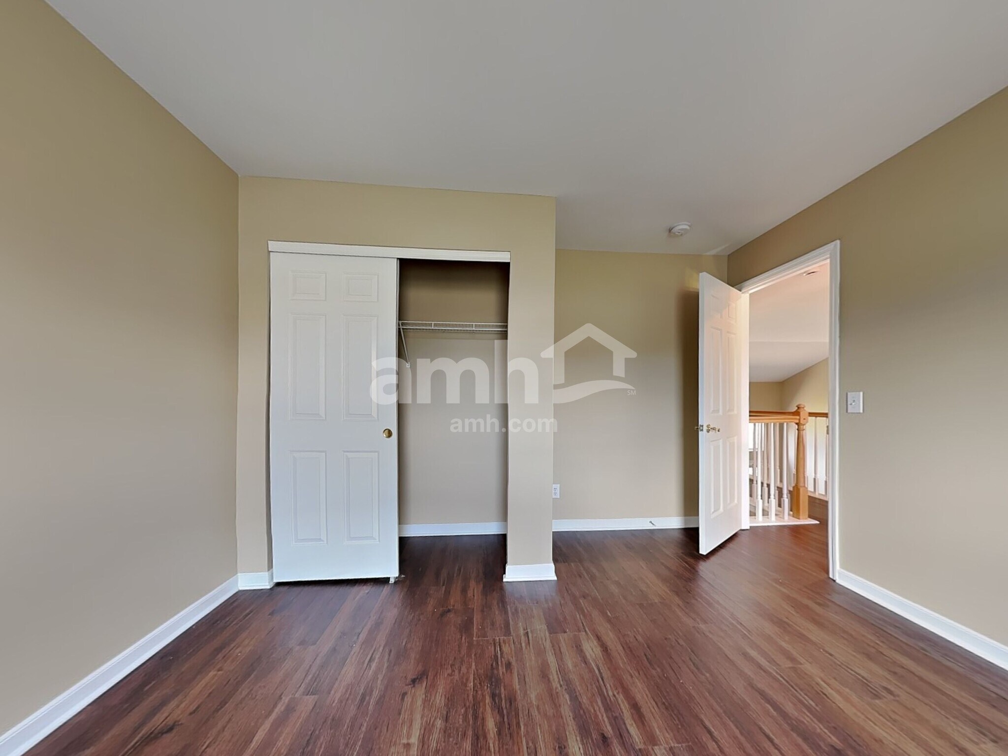 Building Photo - 10190 Meadowknoll Dr