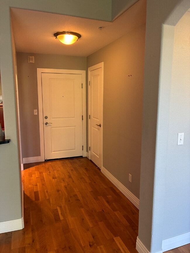 Building Photo - Beautiful Updated 2-Bedroom, 2 Full Bathroom Mid-Rise Condo Available ASAP!