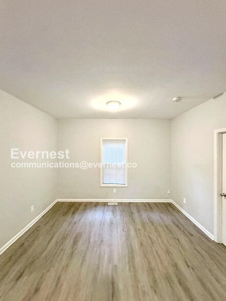 Building Photo - 581 Cedar Ave NW