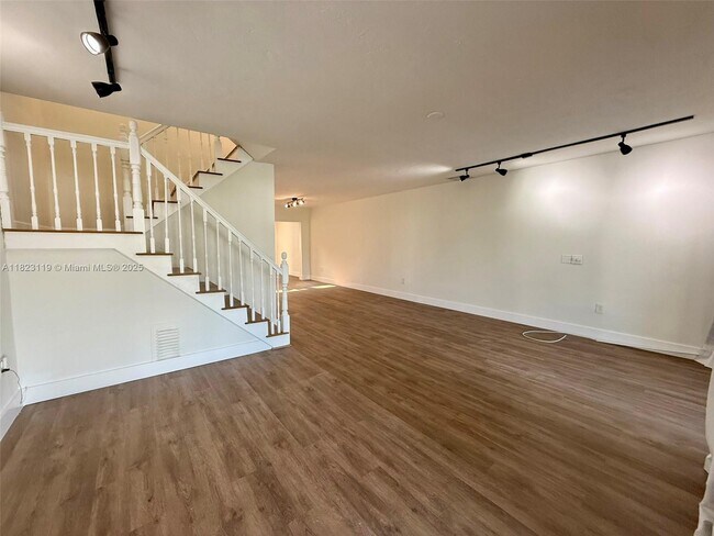 Building Photo - 8522 SW 103rd Ave