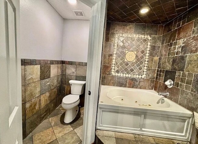 Building Photo - 4-Bedroom / 2-Bathroom Home in Palm Coast