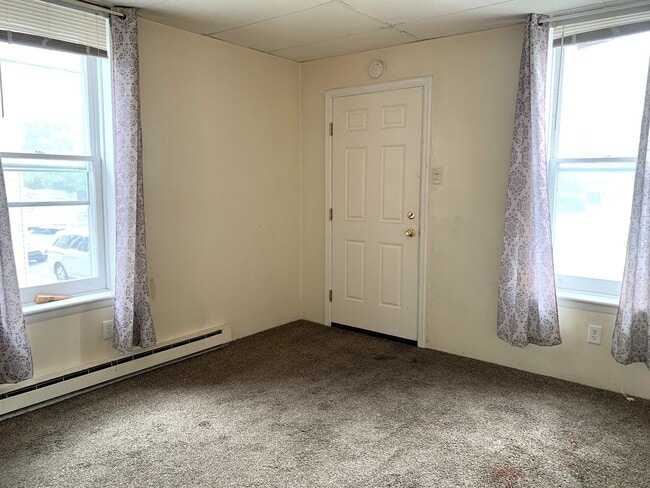 Building Photo - Two story, 1 bed/1 bath duplex