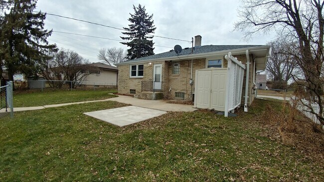 Building Photo - Charming 3-Bed Home with Private Yard – Gr...