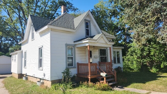 Building Photo - 582 Main St