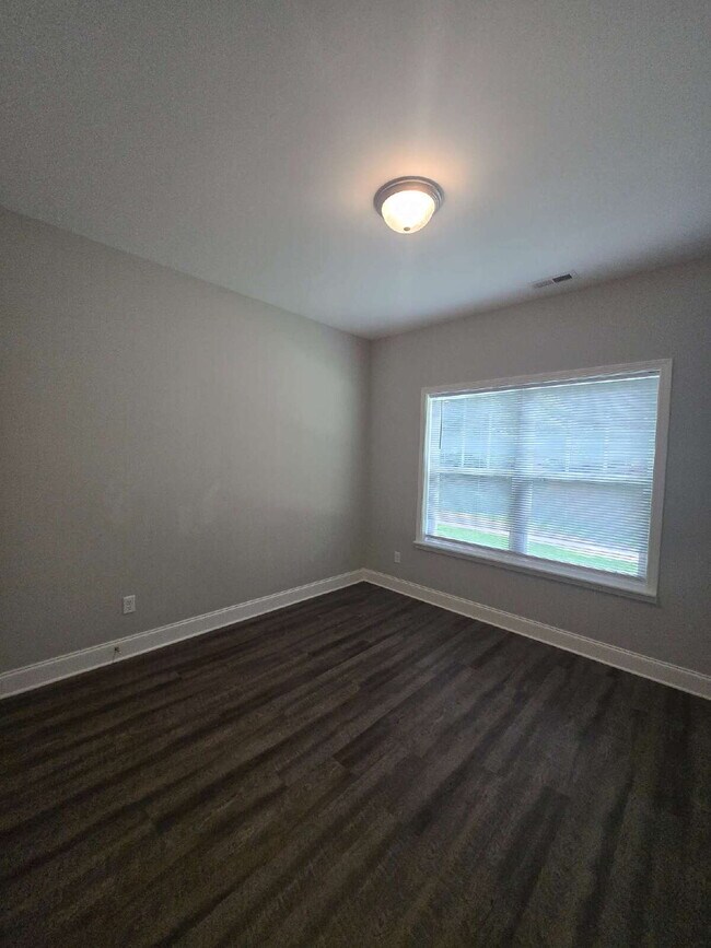 Building Photo - Charming 3-Bedroom Retreat Near Hamilton Place