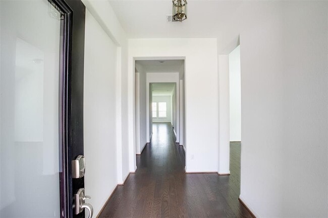 Building Photo - 105 Coronella Dr