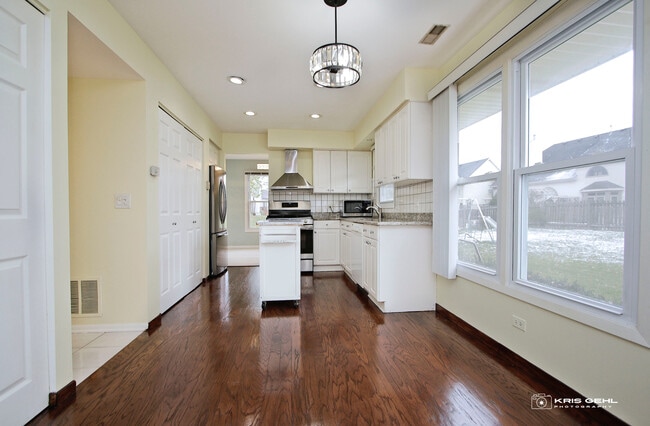 Building Photo - 467 Highland Grove Dr