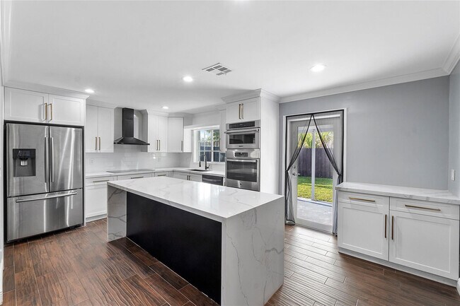 Building Photo - 5820 NW 56th Pl