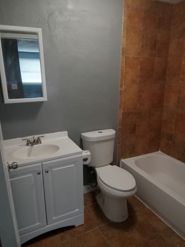 Bath - 2131 Washington St NE