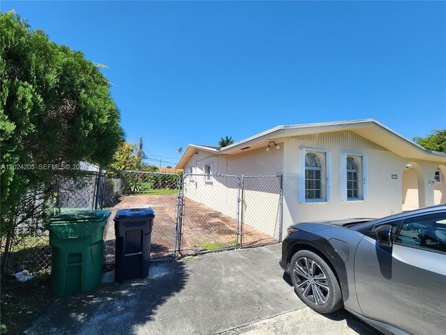 Building Photo - 120 SW 80th Ave