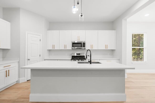Building Photo - 3532 White Oak Point Dr