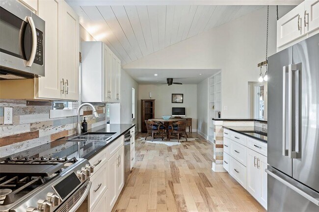 Building Photo - 5834 Fall Creek Rd