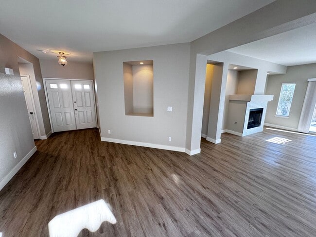 Building Photo - Quaint Home in the Beautiful Desert Shores Community!