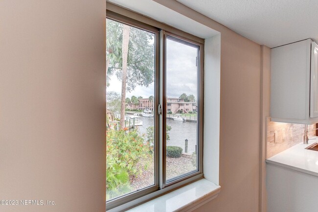 Building Photo - This beautifully remodeled 2 bedroom, 2 ba...