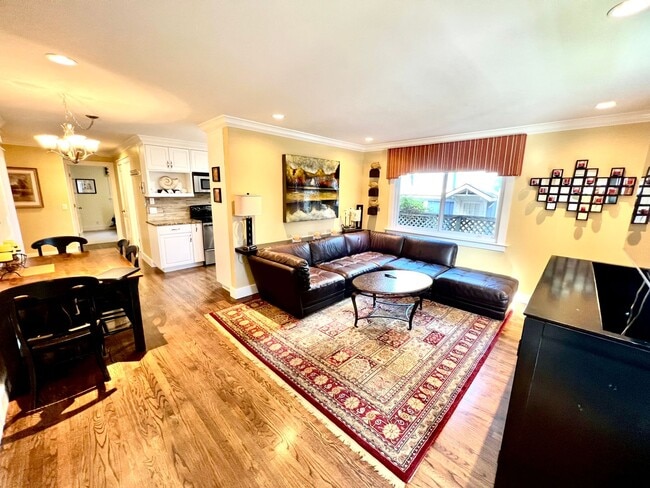 Primary Photo - Available NOW! Single Family Unit in Pacif...