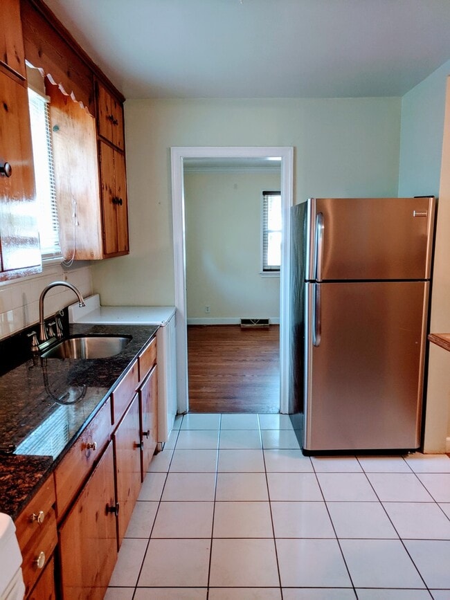 Building Photo - Spacious 3bdrm/2bth Home Located in a Well Established Neighborhood in Richmond's West End  Conve...