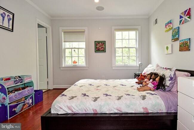 Building Photo - 5153 Westbard Ave
