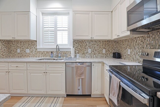Building Photo - Georgian-Style Townhome Located At Bishops Court at The Oaks Preserve!