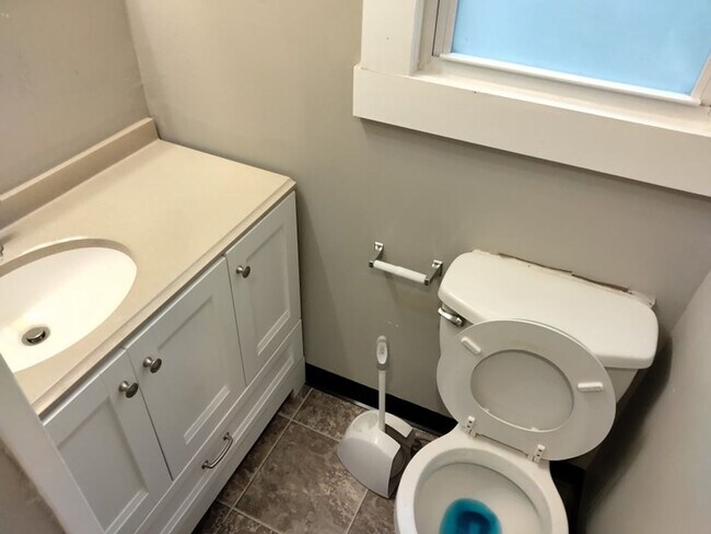 Building Photo - 28 Rowley St