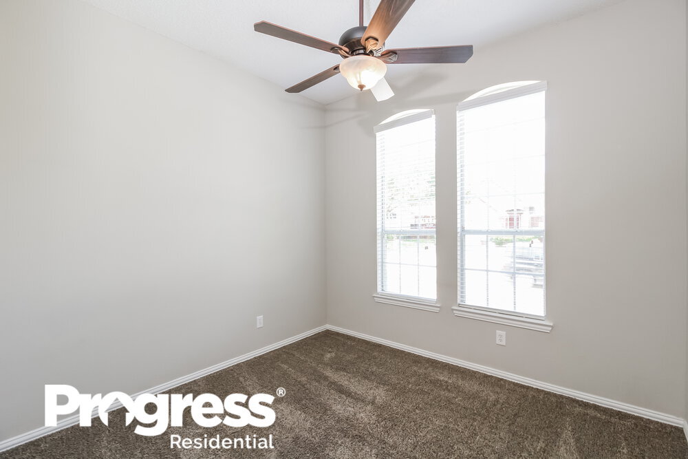 Building Photo - 828 Pinnacle Cir