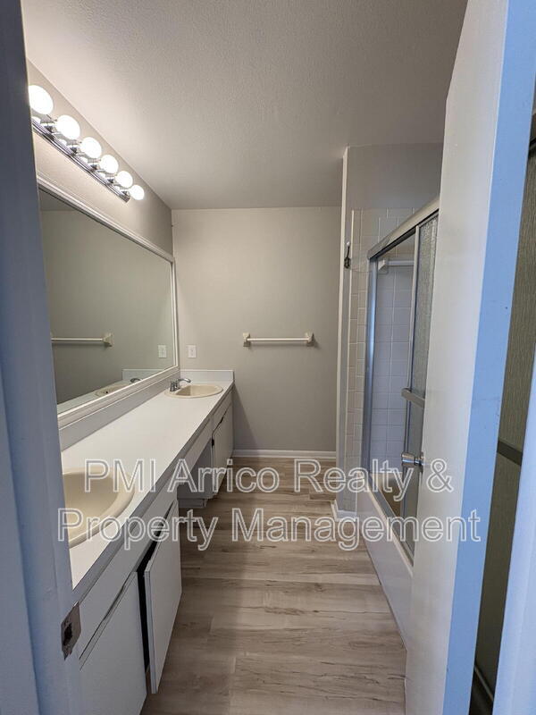 Building Photo - 4009 Forecast Dr