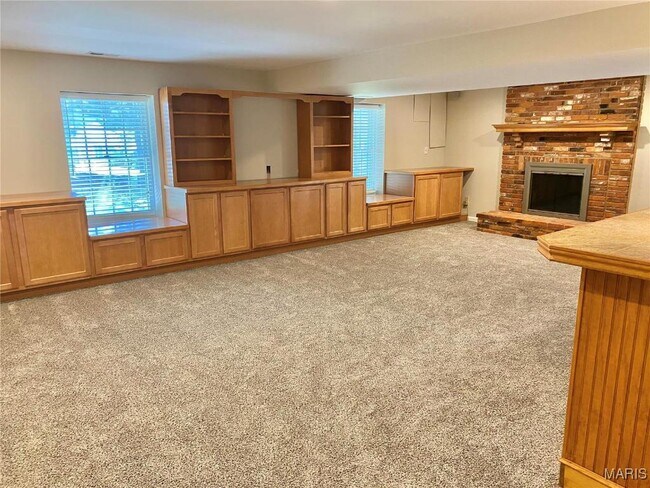 Building Photo - 677 Clovertrail Dr