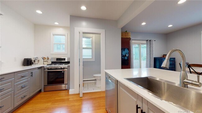 Building Photo - 18 Philip St