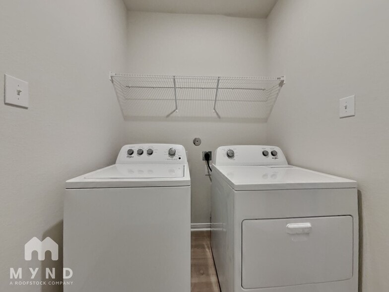 Building Photo - 15419 Maple Ter Dr