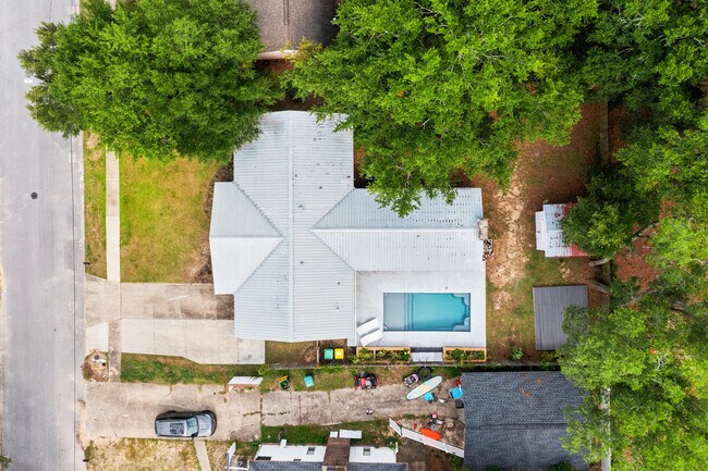 Building Photo - 122 Dyer St