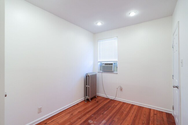 Building Photo - 2127 S Beechwood St