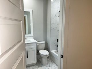 Building Photo - 960 Nours Cir SE