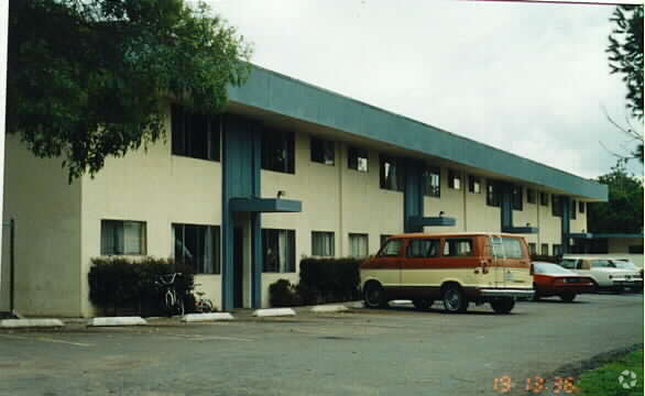 Building Photo - Escondido Apartments