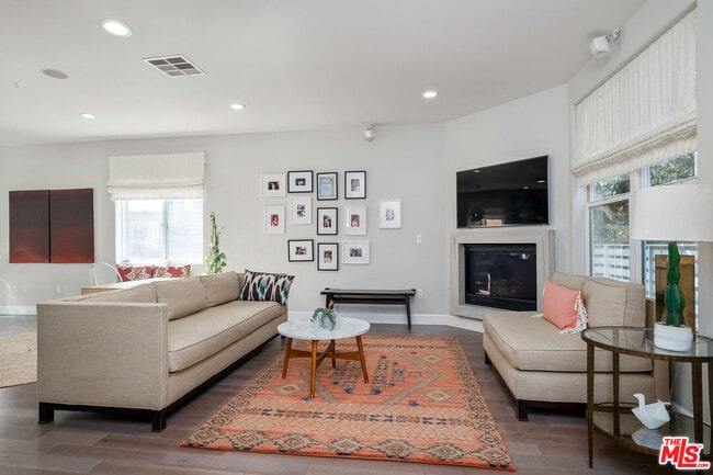 Building Photo - 1745 S Barrington Ave