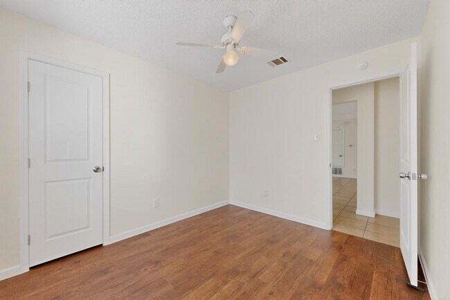 Building Photo - 7200 Barnsdale Way