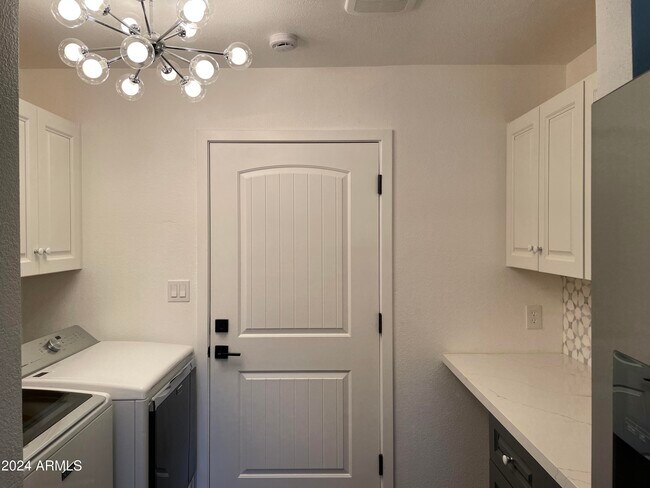 Building Photo - 4322 W Sandra Cir