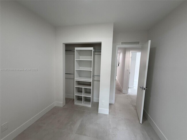 Building Photo - 1256 NE 110th Terrace
