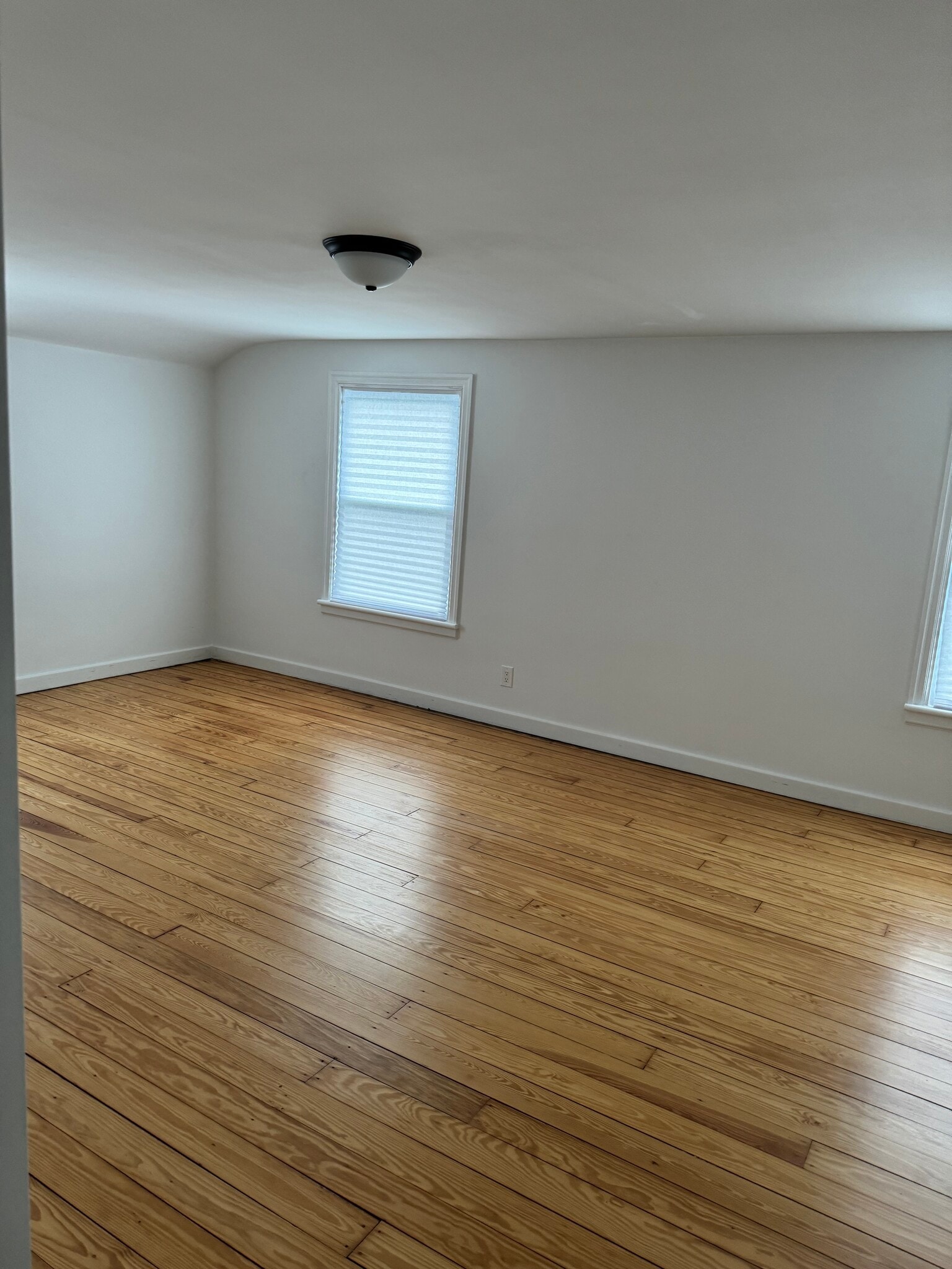 Building Photo - 316 W Maple St