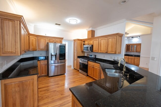 Building Photo - 3510 Gardenview Way